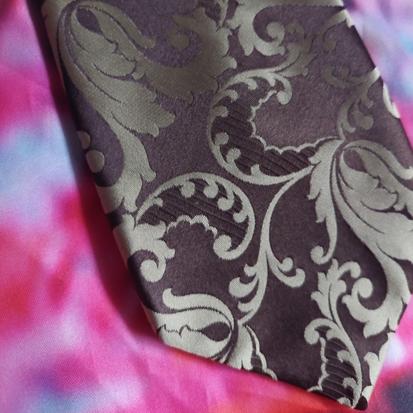 Yves Saint Laurent 54 Inch Gold Tie - Picture 3 of 7